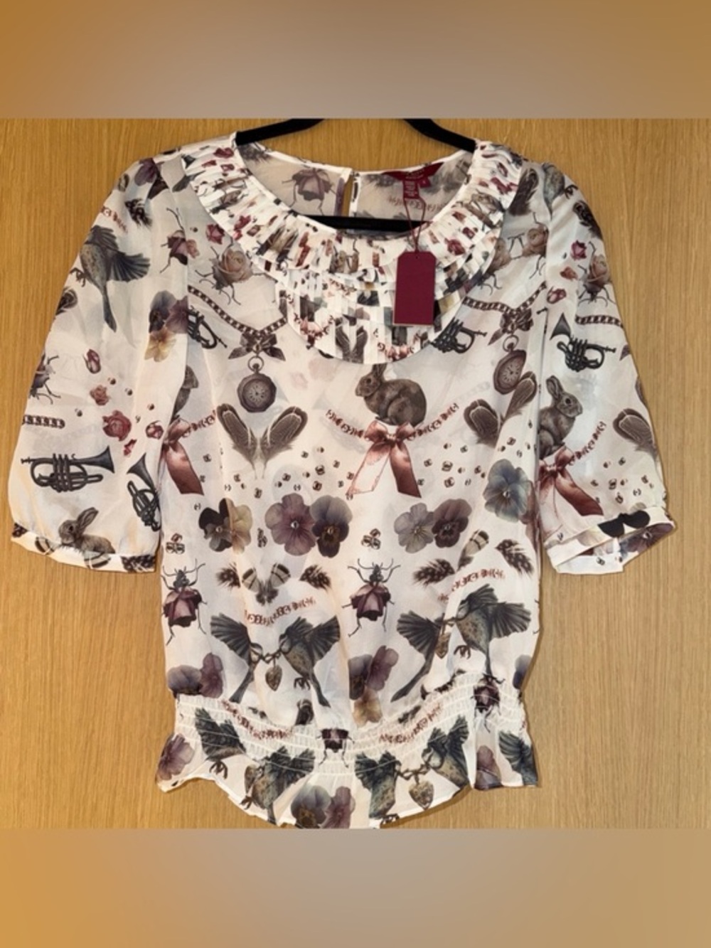 Ted Baker London Blette Bird
Rabbit Beetle Print Ruffle Blouse vory